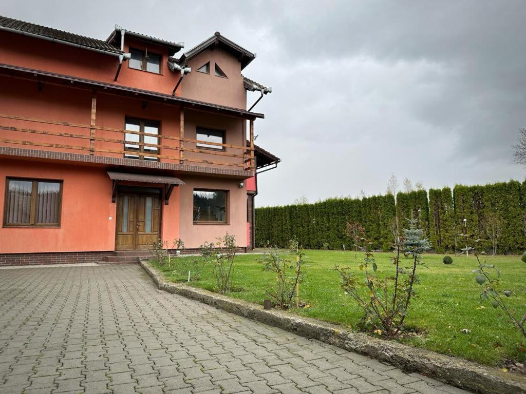 Pensiunea Floro Intorsura Buzaului Exterior foto